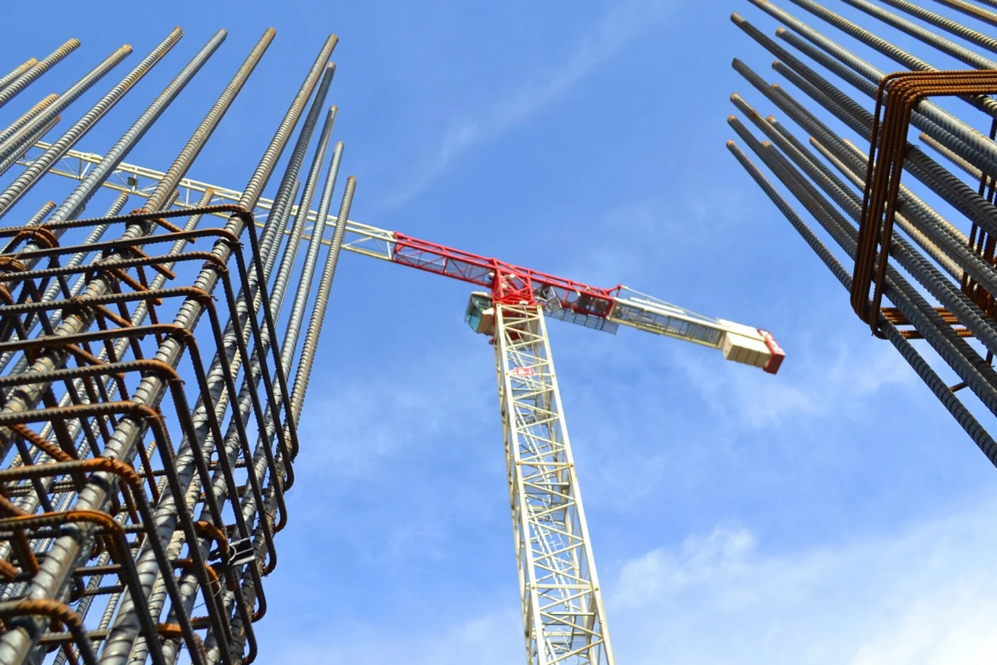 Gru usata perfetta per il tuo cantiere